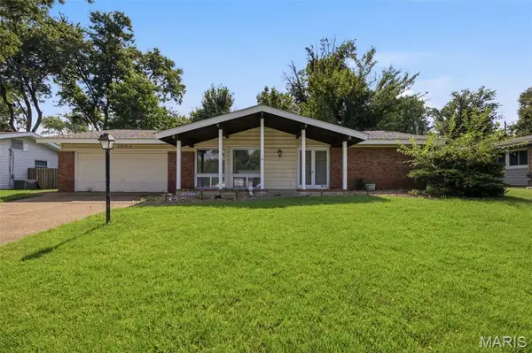 1552 Rathford Drive, Creve Coeur, MO 63146