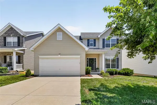 302 Pecan Bluffs Drive, Wentzville, MO 63385