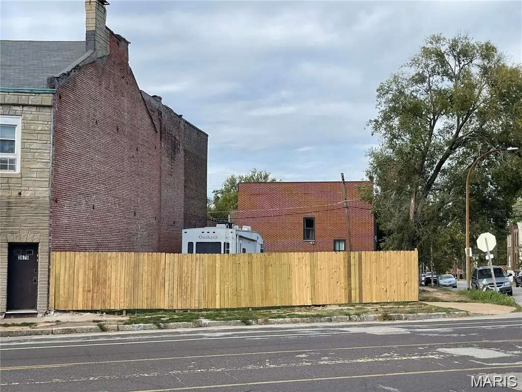 3673 S Broadway, Saint Louis, MO 63118 - #1