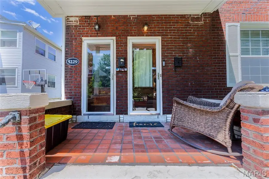 5229 Lansdowne Avenue, Saint Louis, MO 63109 - #3
