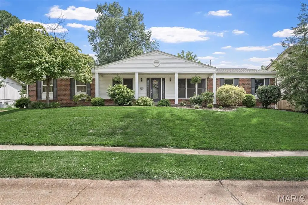 4765 Stanhope Drive, Saint Louis, MO 63128 - #1