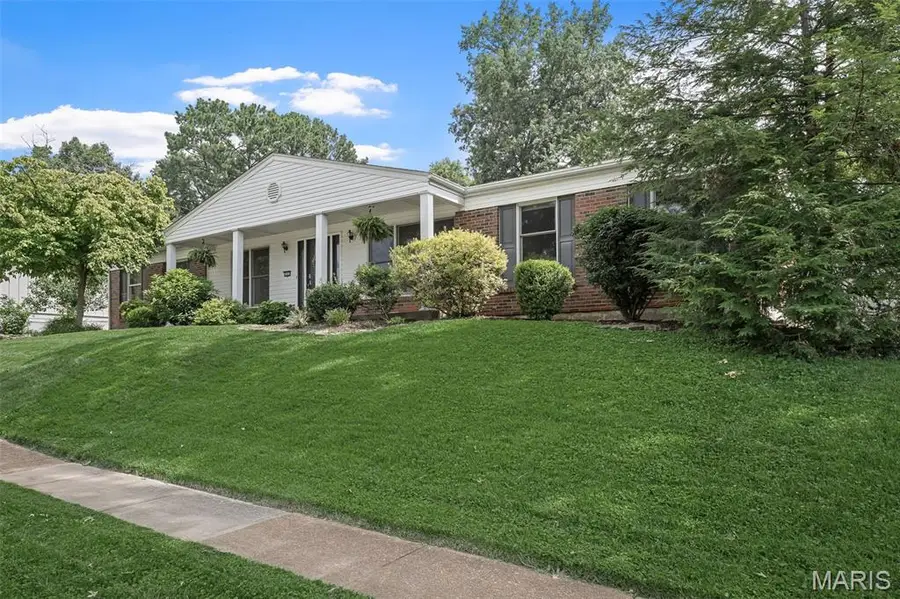 4765 Stanhope Drive, Saint Louis, MO 63128 - #2