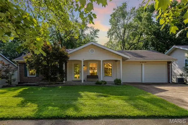 808 Dinard Drive, Ballwin, MO 63021