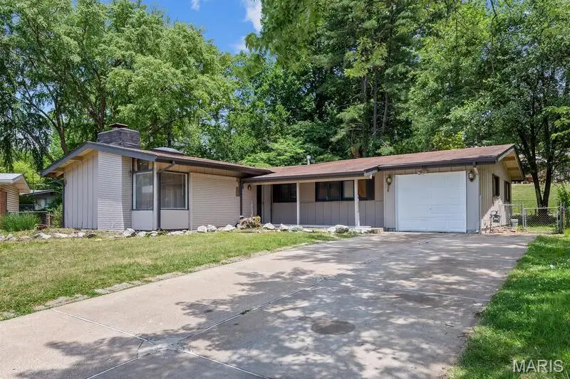 12 Country Lane, Florissant, MO 63033 - #1