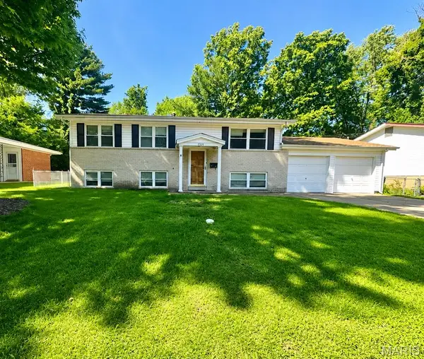 1800 Bobbinray Avenue, Florissant, MO 63031
