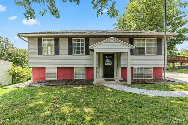 215 Pine Ridge Drive, Godfrey, IL 62035