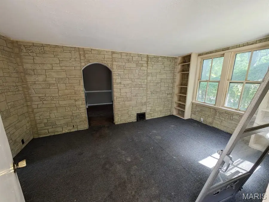 612 S 6th Street, Belleville, IL 62220 - #2