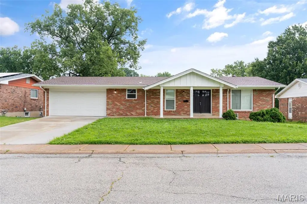 8033 Amherst Avenue, University City, MO 63130 - #1