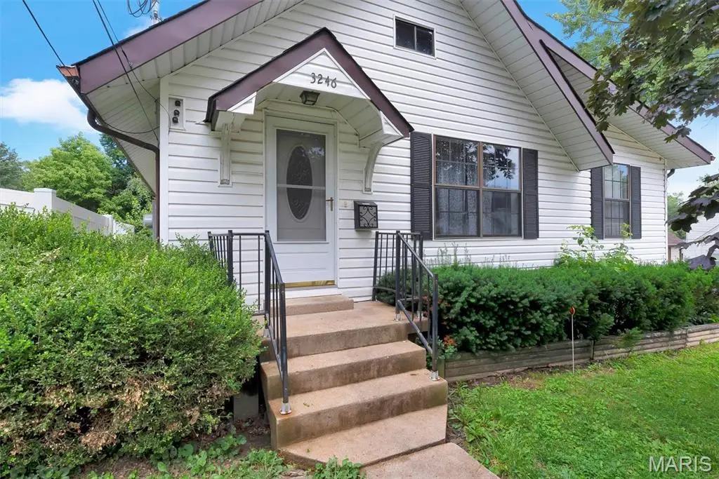 3246 Airway Avenue, Breckenridge Hills, MO 63114 - #1
