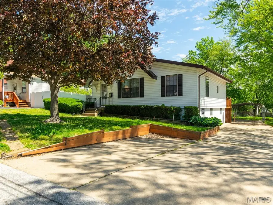 3246 Airway Avenue, Breckenridge Hills, MO 63114 - #2
