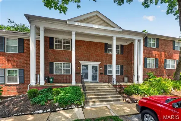 1663 E Swan Circle, St Louis, MO 63144