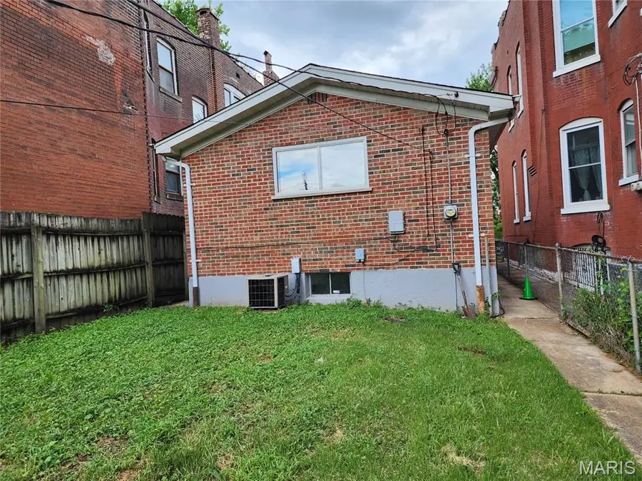 2342 Virginia Avenue, Saint Louis, MO 63104 - #2