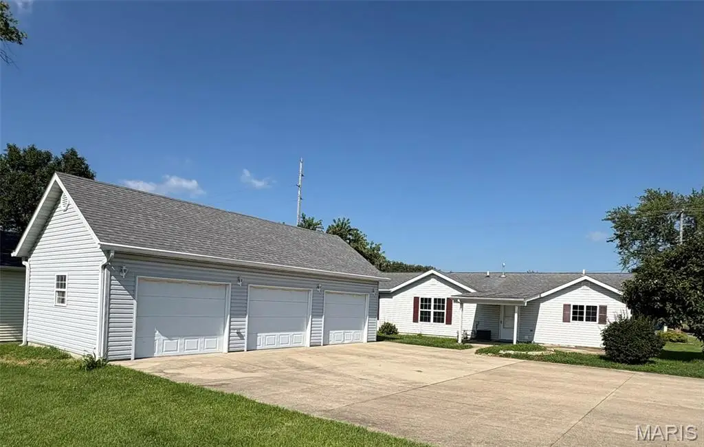 24 N Lincoln Avenue, Bethalto, IL 62010 - #1