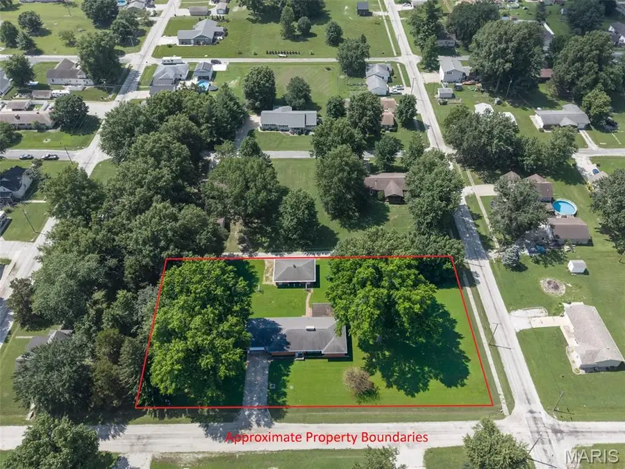 606 E 2nd South Street, Mount Olive, IL 62069 - #2
