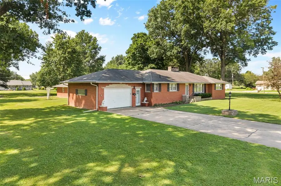 606 E 2nd South Street, Mount Olive, IL 62069 - #3