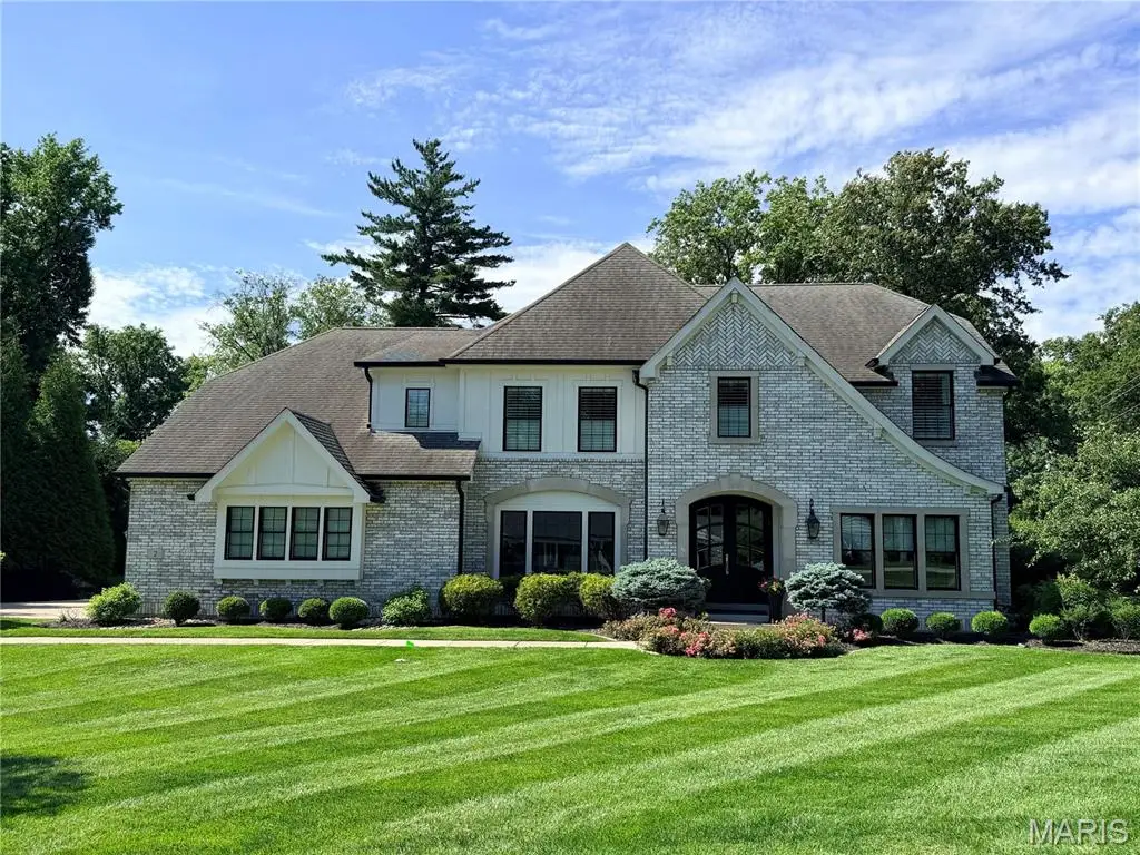 2 Sunny Meade Drive, Saint Louis, MO 63124 - #1