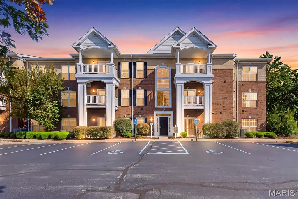 13101 Mill Crossing Court #201, Creve Coeur, MO 63141 - #1