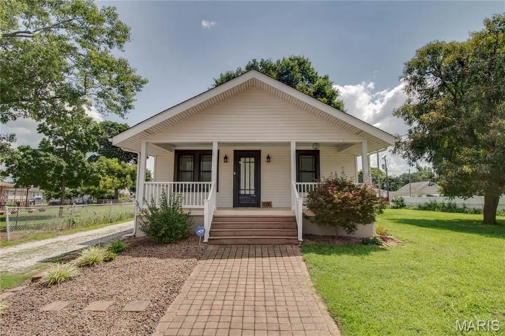 211 12th Street, Wood River, IL 62095 - #1