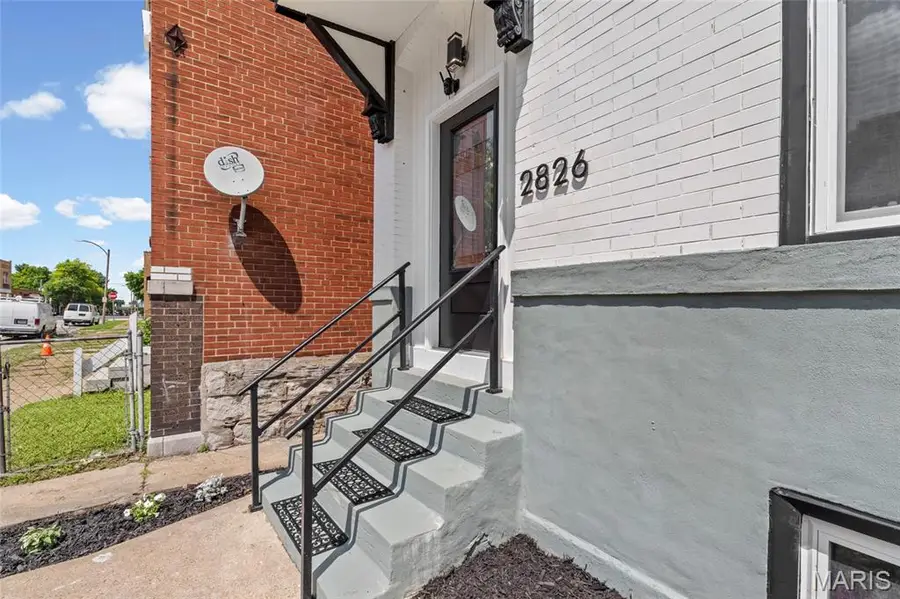 2826 Iowa Avenue, Saint Louis, MO 63118 - #3