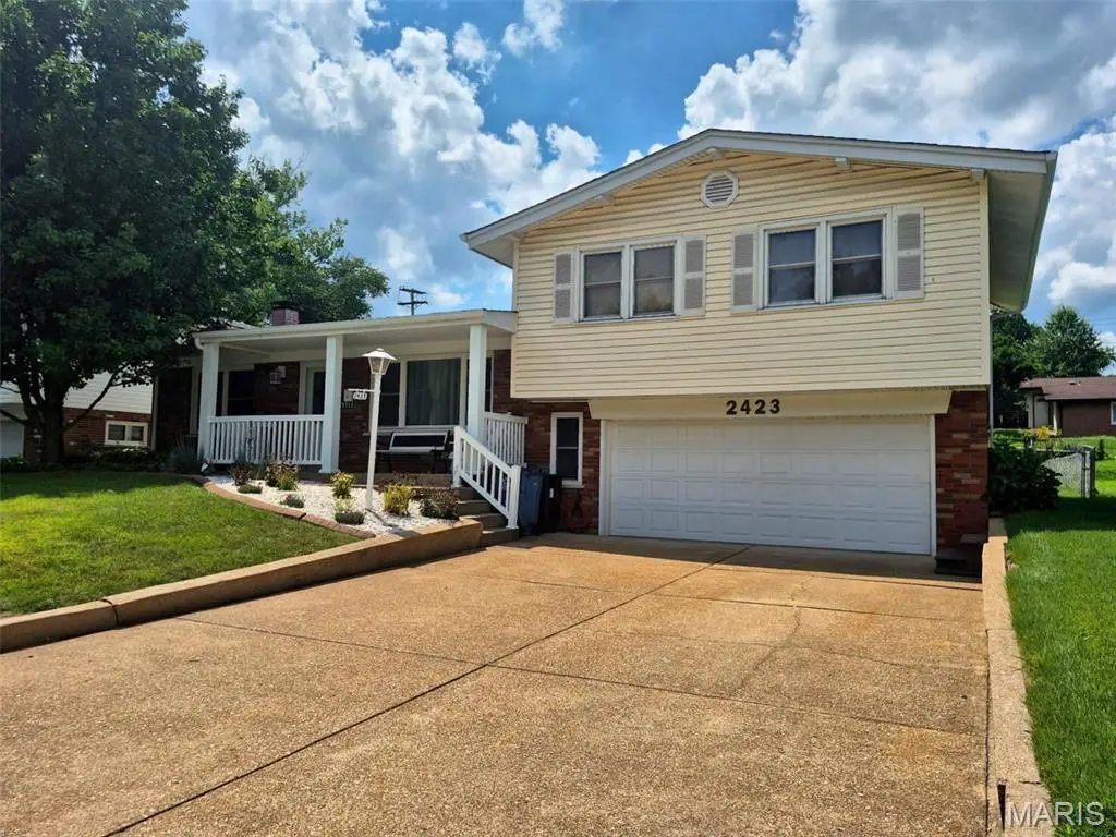 2423 Chaucer Avenue, Overland, MO 63114 - #1