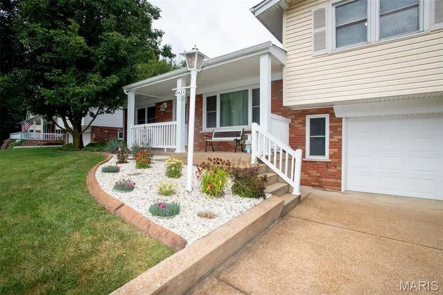2423 Chaucer Avenue, Overland, MO 63114 - #2