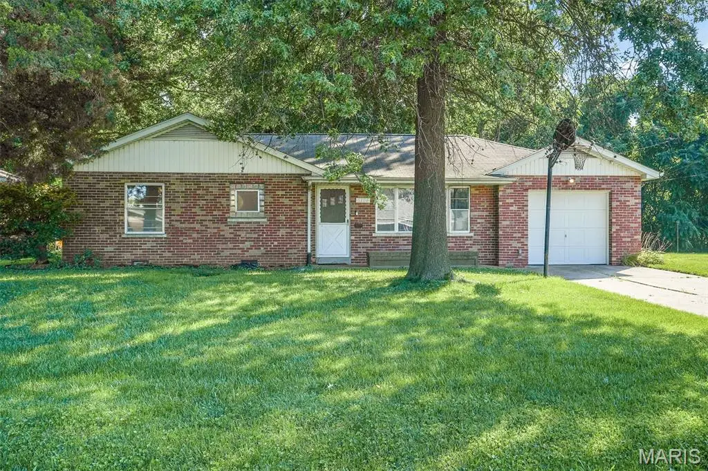 6104 W Washington Street, Belleville, IL 62223 - #1