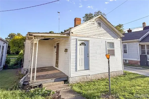 321 E Beecher Avenue, Jacksonville, IL 62650