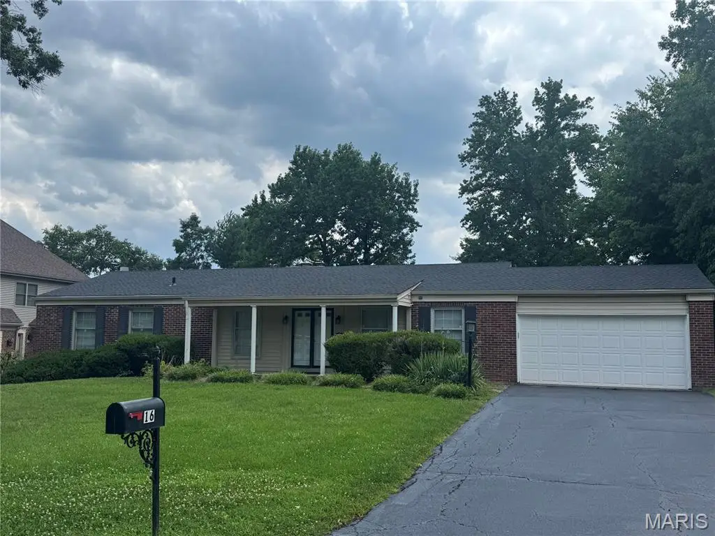 16 Morwood Lane, Creve Coeur, MO 63141 - #1