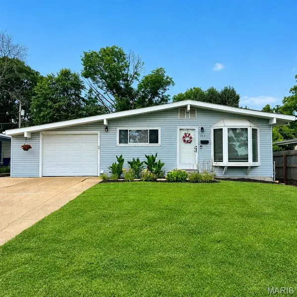413 Saint Lawrence Drive, Ballwin, MO 63021