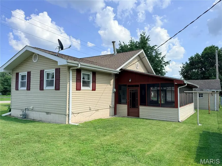 908 Staunton Rd Road, Gillespie, IL 62033 - #3