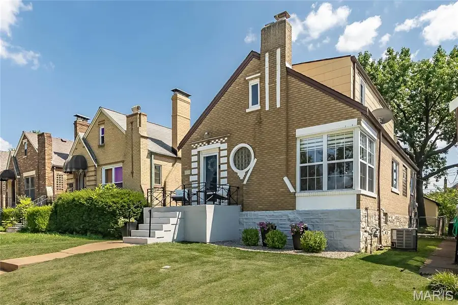 5742 Tholozan Avenue, Saint Louis, MO 63109 - #3