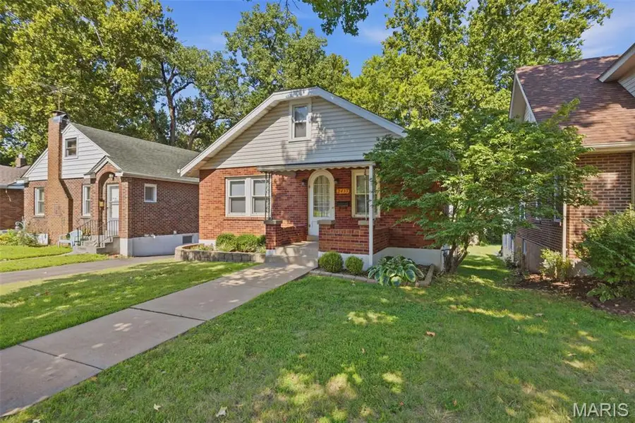 2435 Hartland Avenue, Saint Louis, MO 63114 - #2