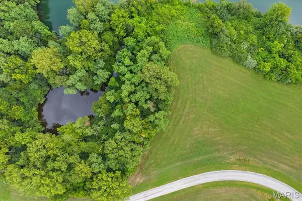 11150 Slate Drive, Carlyle, IL 62231