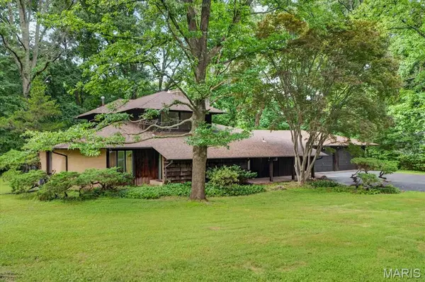 105 Shady Valley Drive, Chesterfield, MO 63017