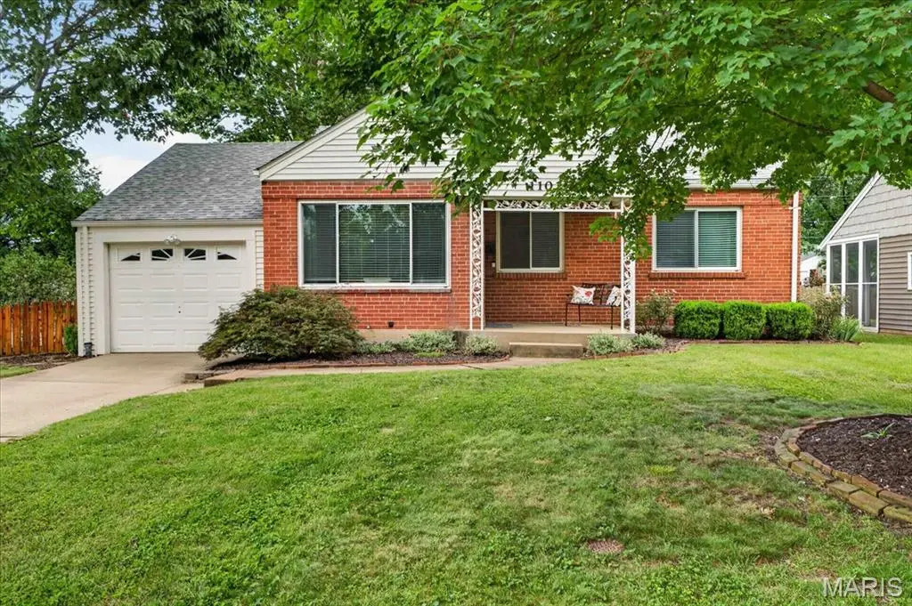 1102 Selma Avenue, Webster Groves, MO 63119 - #1