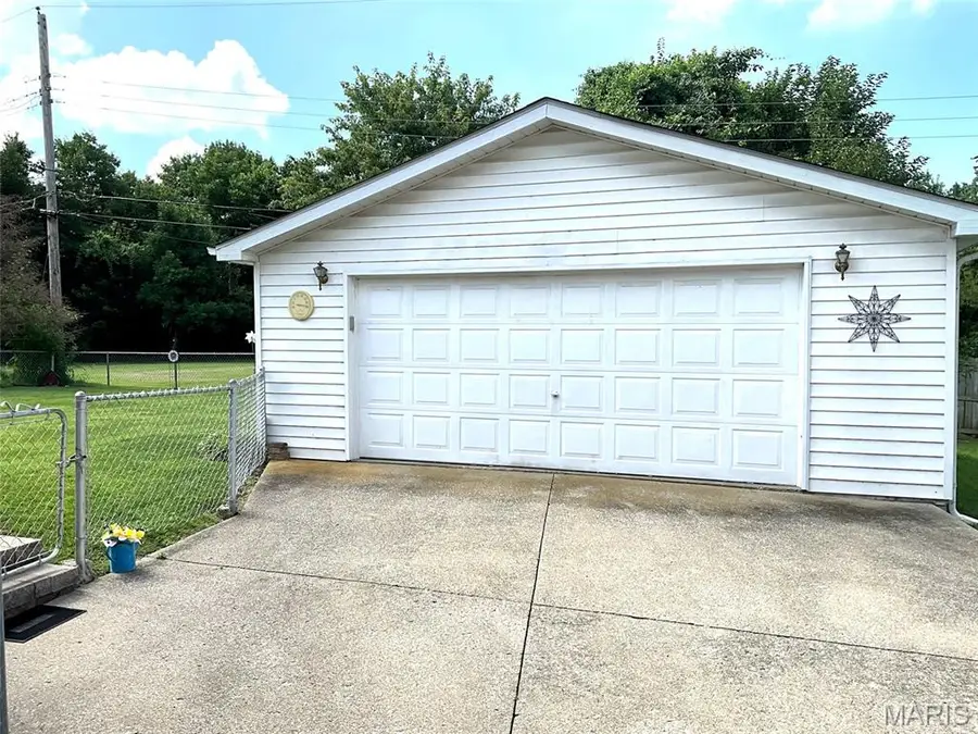 22 Lakeview Drive, Pontoon Beach, IL 62040 - #3