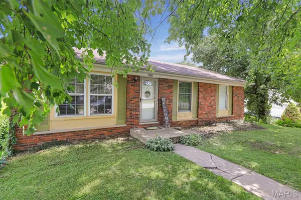 5905 Dogwood Lane, Godfrey, IL 62035