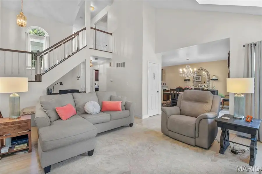 1927 King Arthur Court, Saint Louis, MO 63146 - #2