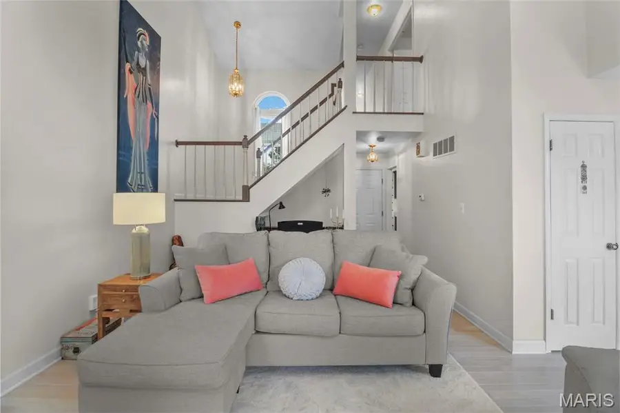 1927 King Arthur Court, Saint Louis, MO 63146 - #3