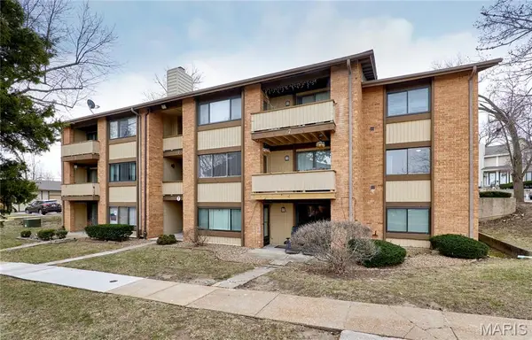 7 Fairways Circle #E, St Charles, MO 63303