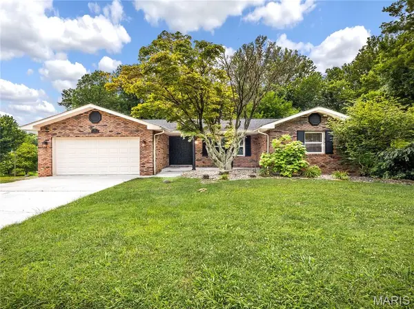 90 Glendale Drive, Glen Carbon, IL 62034