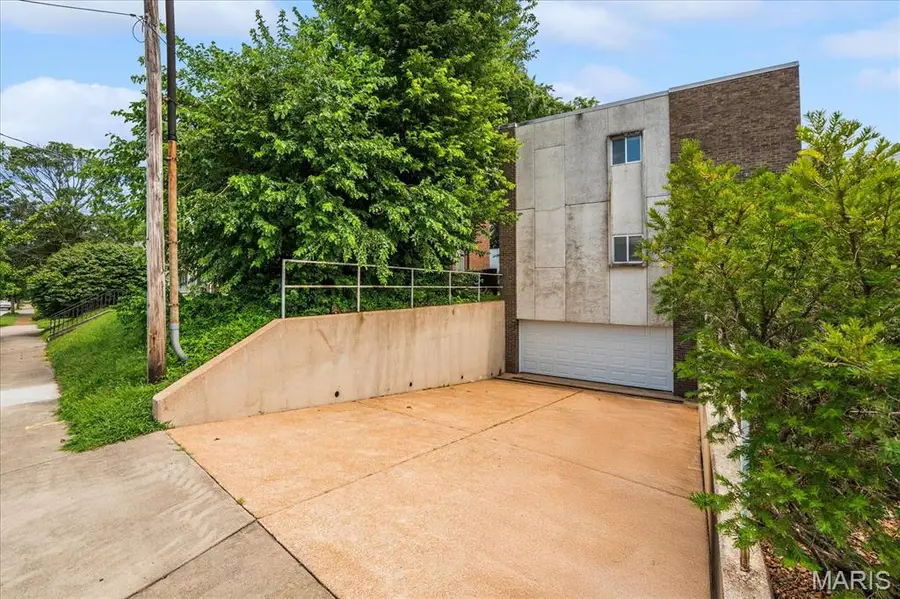100 Mascoutah Avenue, Belleville, IL 62220 - #2