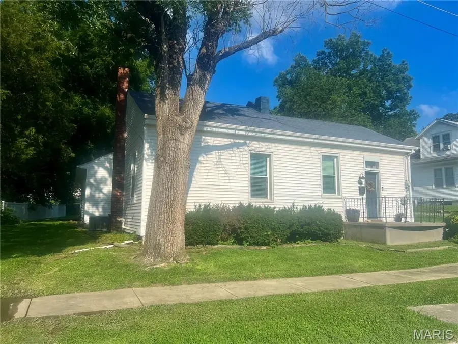 404 S Main Street, Waterloo, IL 62298 - #3