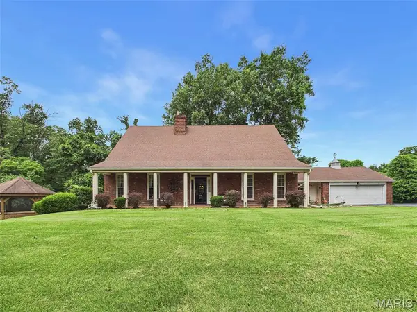 22 Frontenac Place, Godfrey, IL 62035