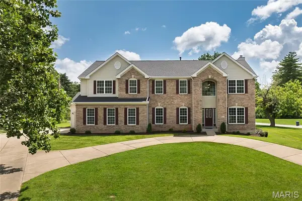12 Chasselle Lane, Creve Coeur, MO 63141