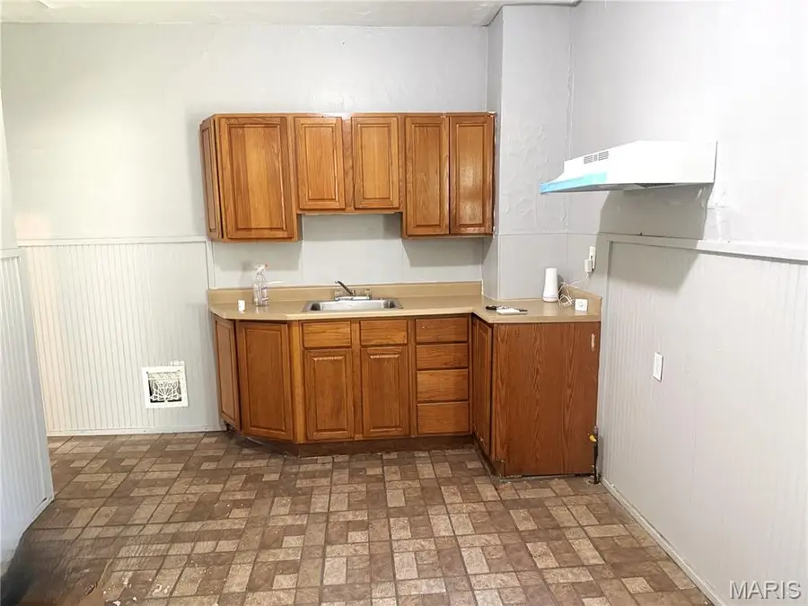 605 Fremont Avenue, Saint Louis, MO 63147 - #2