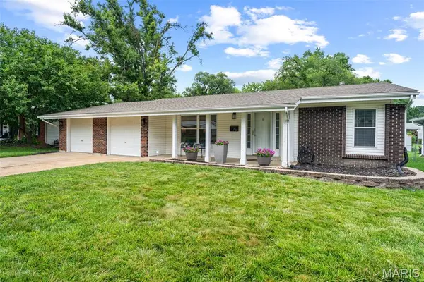 751 Carriage Lane, Hazelwood, MO 63042