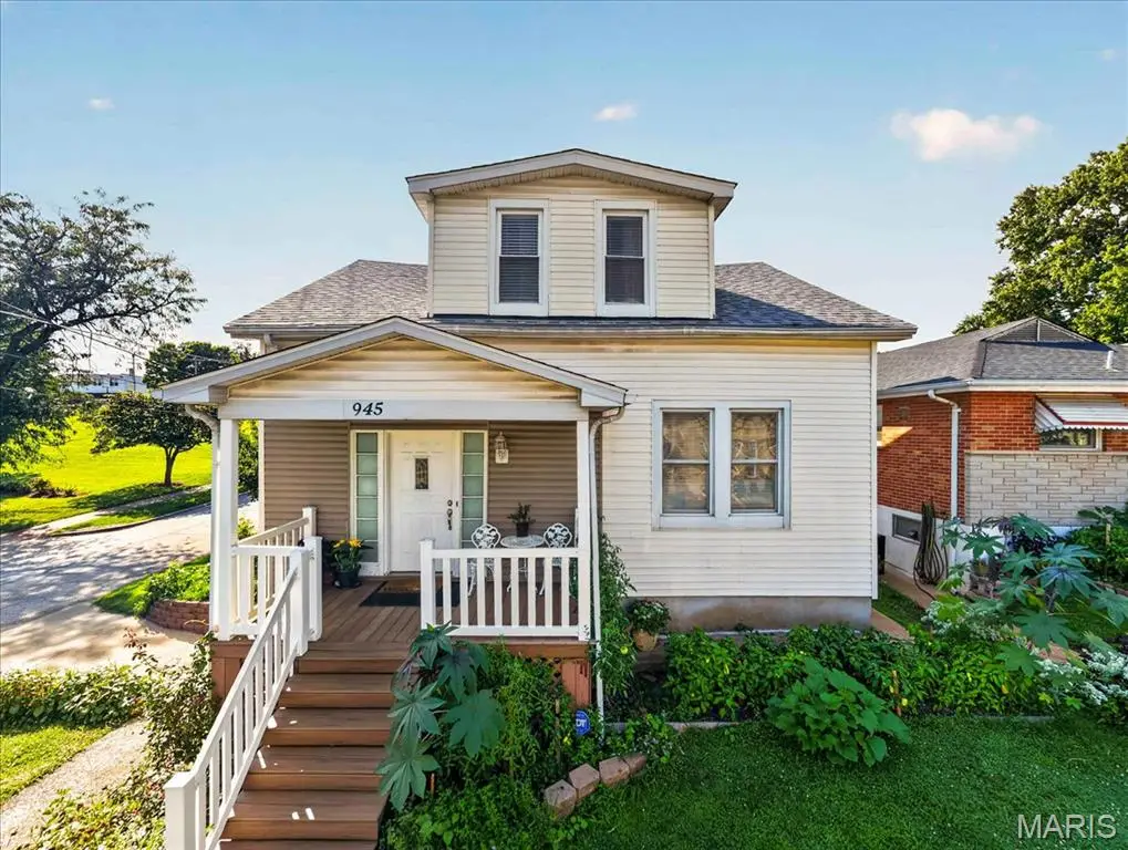 945 Regina Avenue, Saint Louis, MO 63125 - #1