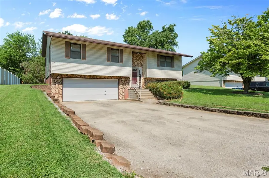 402 Oakwood Drive, Troy, IL 62294 - #2