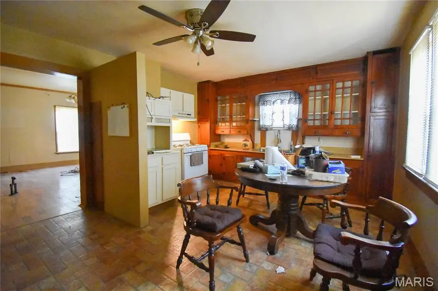 108 E 14th Street, Staunton, IL 62088 - #3